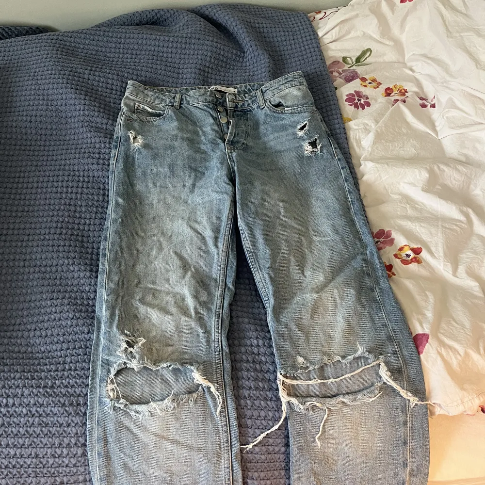 Snygga Jeans från Zara, sparsamt använda. Jeans & Byxor.