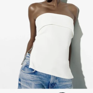 Zara topp med dragkedjor  - Helt ny topp från zara. Aldrig använt. Storlek medium. Perfekt till sommaren