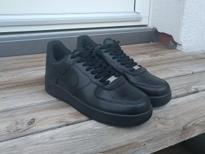 Nike Air Force 1 - Hej! Då ska ja sälja mina skor pga beställt fel storlek. Storleken är 43 och dom är knappt använda. Paketet till skorna har jag tappat bort för att jag flyttat 