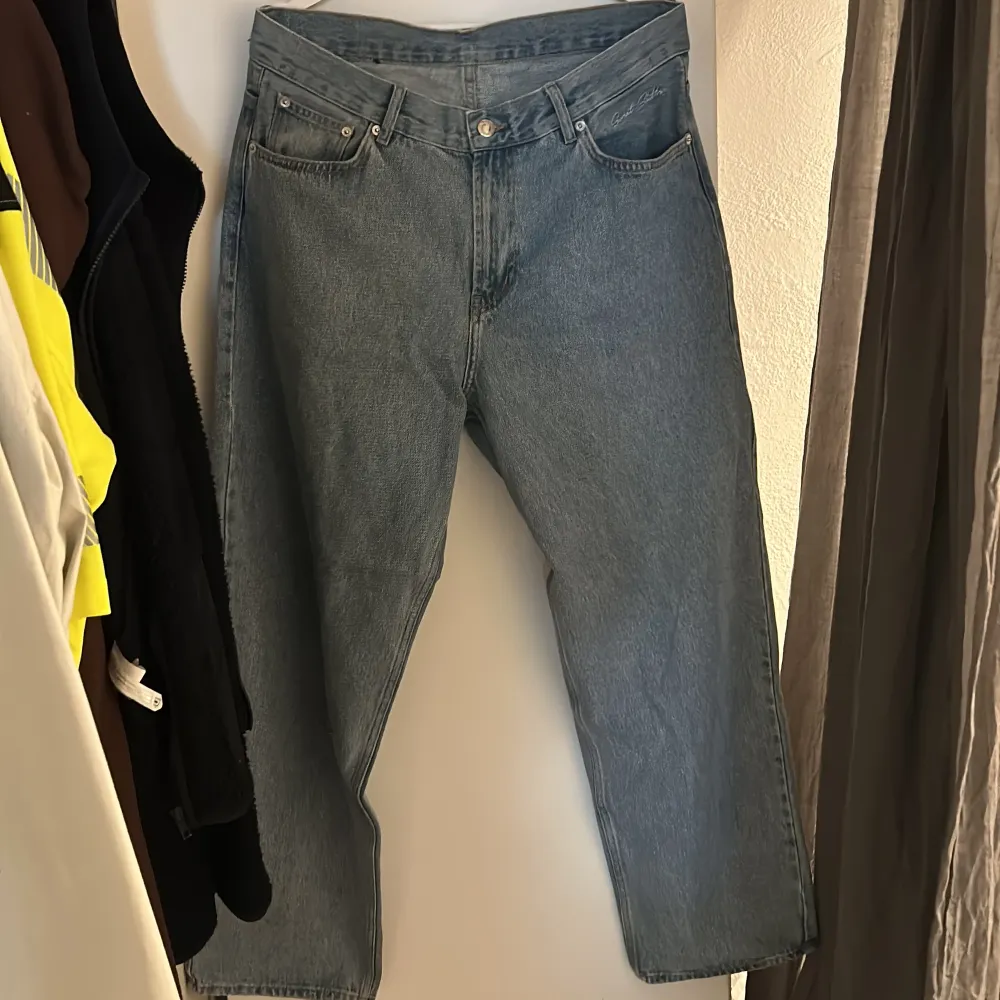 Blå sweet sktbs jeans cond 8/10. Jeans & Byxor.