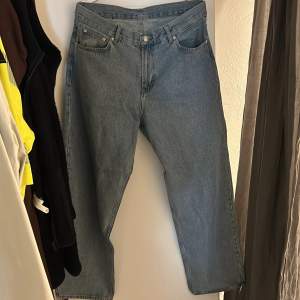 Blå sweet sktbs jeans cond 8/10