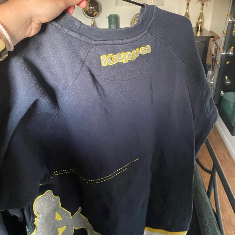 cool vintage sweatshirt från kappa i storlek L, blir ungefär som en oversized s på mig som använder s/m. Hoodies.