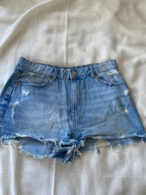 Jeansshorts  - Fina jeansshorts från new yorker, knappt använda och supersköna!