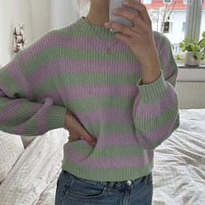 Tröja - Stickad tröja, använd ett fåtal gånger.