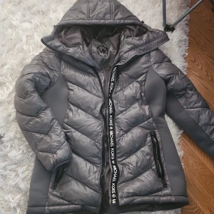 Jacka dam - Fin vinter dam jacka i grå färg