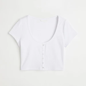 Crop top - Crop top i storlek medium från hm🦋 hör av er vid frågor eller intresse 🫶 spårbar frakt på 29kr tillkommer 📦