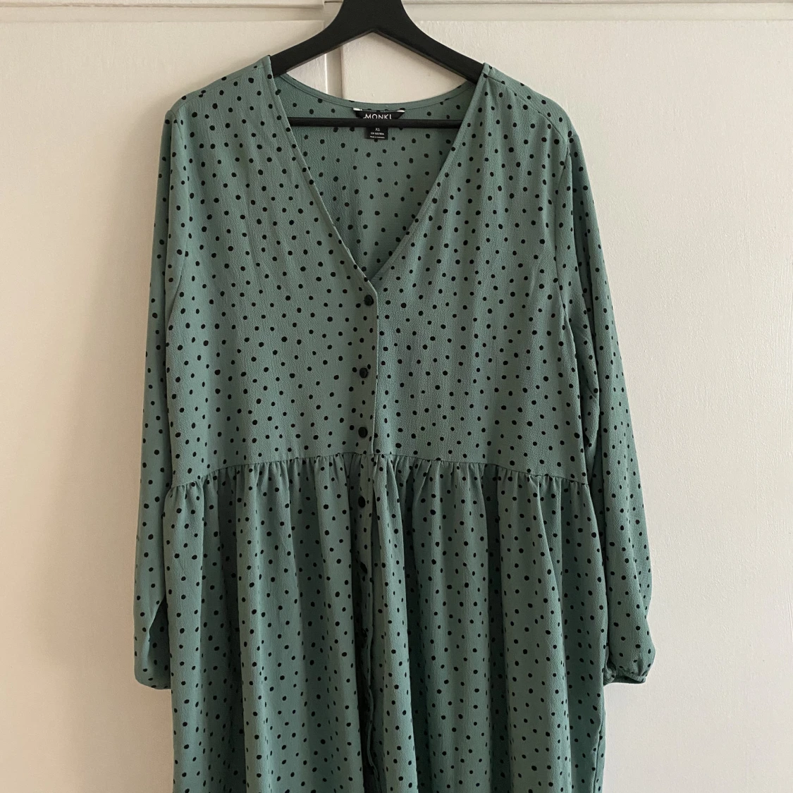 Grön prickig skaterklänning Monki- Nyskick