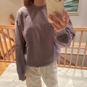 Sweatshirt  - Skön lila färg  från hm divided