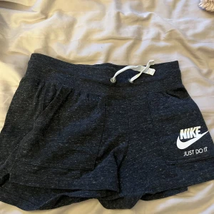 Nike shorts  - Använda men i fint skick 