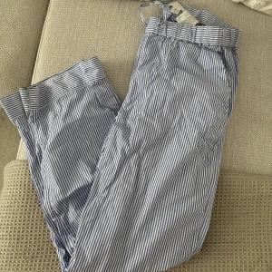 Arket linnebyxor - Ett par fina linnebyxor ifrån arket, storlek s, i fint skick!