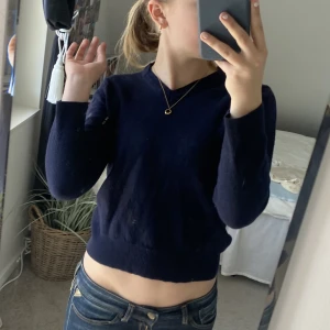 J.Linderberg tröja - I superfint skick, från början i strl M men då jag fikade tvätta den för varmt så krympte den o är numer i strl s-xs 