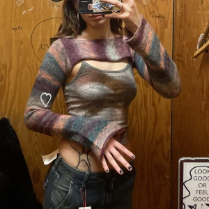 crocheted sleeves - Köpte dessa virkade sleeves på urban outfitters nyligrn men har inte haft på mig dem då jag känner att de inte är riktigt min stil. De är väldigt varma och mysiga och i olika färger😇 Dm för mer bilder!:) 