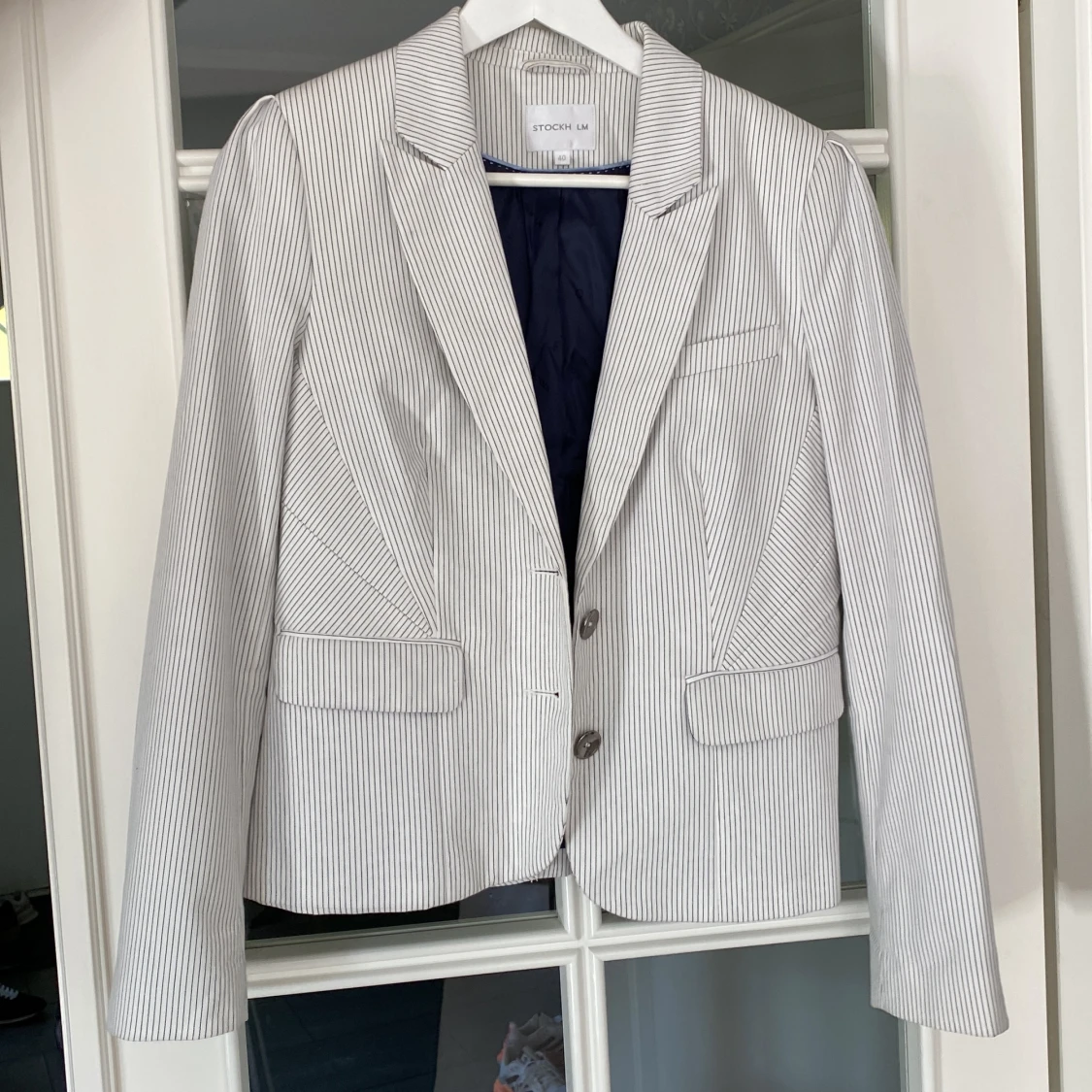 Kavaj med liten puffärm