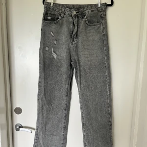 Grå jeans - Gråa jeans i nyskick