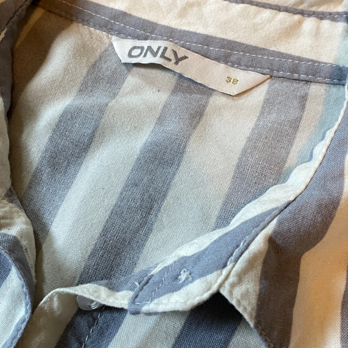 Kortare blågrå/vit sommarklänning! - 91