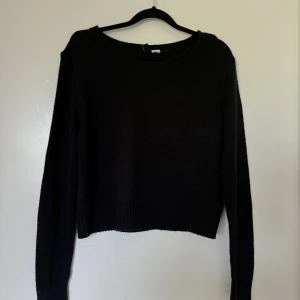 Stickad tröja - Kortare stickad tröja i fint skick