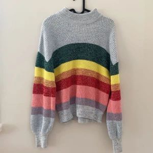 Sommar tröja  - Jätte söt tröja från Monki! Perfekt för sommaren till en kjol eller liknande.