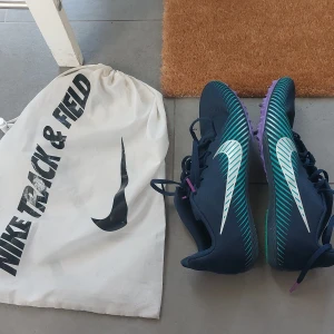Nike spikes friidrottsskor - Storlek 43. Använda ca 10 gånger. Mycket bra skick på skorna. 