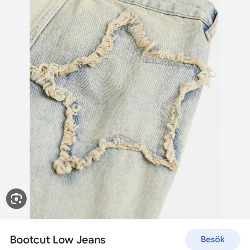 Säljer dessa slutsålda bootcut low jeans. Använda en gång, precis som nya.   Storlek 34. . Jeans & Byxor.