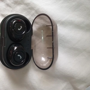 Hörlurar  - Hörlurar room funkar perrekt. vet ejnh