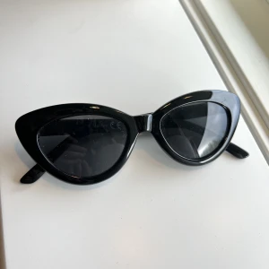 Solglasögon - Riktigt snygga solglasögon. Använda få gånger. Skicka ett meddelande vid frågor😊