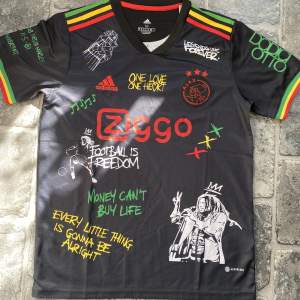 🍃⚽️Special edition Bob Marley x Ajax fotbollatröja⚽️🍃Fråga gärna om det är något ni undrar!🤝