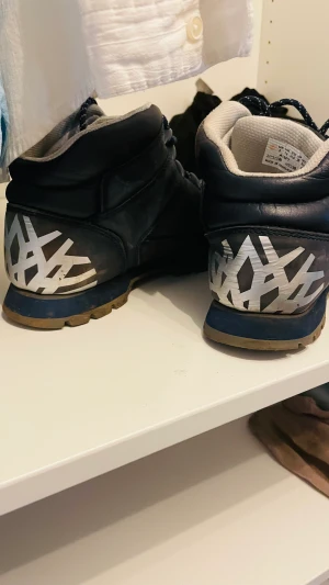 Timberland  - Storlek 41/42 , behöver lite vård sen nya och fina igen 