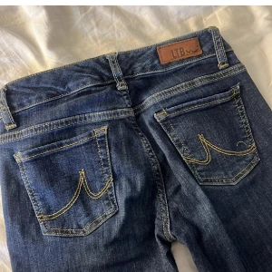 Ltb jeans  - jag säljer mina lågmidjade ltb jeans då dom inte kommer till någon stor användning, dom är i väldigt fint skick inga defekter💕 Jeansen är inte bootcut mer åt skinny hållet men endå inte, hör av dig för bild💕 