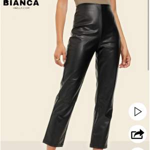 Köpt från Bianca x Nelly kollektionen. Oanvända byxor med prislapp kvar.