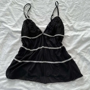 Nattlinne  - Nattlinne, passar till xs-m, reglerbara axelband, se gärna även andra annonser