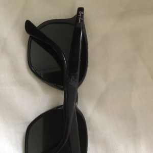 Äkta Ray-Ban glasögon  - ✨Äkta Ray-Ban glasögon✨ Lite små defekter men inget som märks. Hojta till vid frågor🫶🏼 (Pris kan diskuteras) 