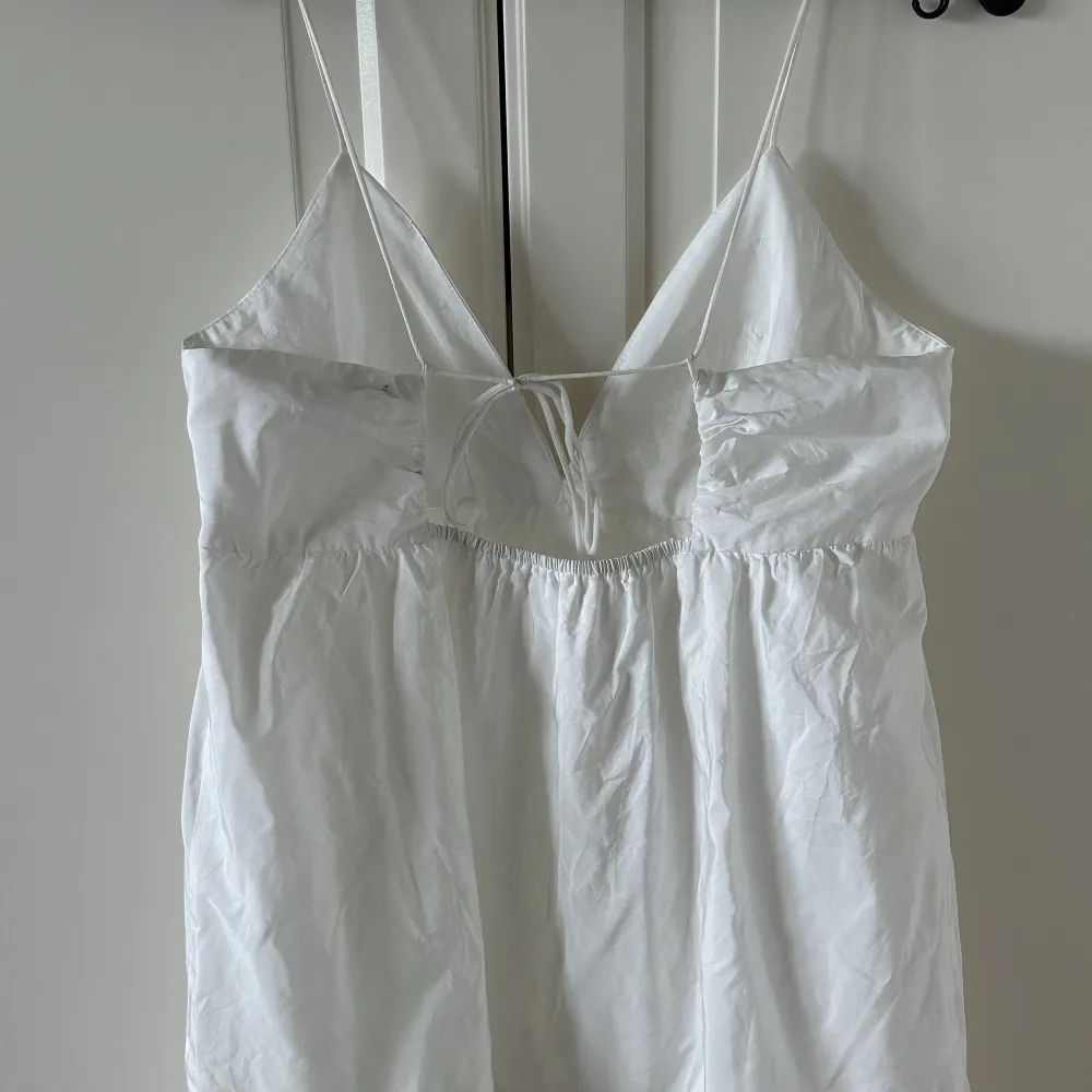 Zara vitklänning som jag köpte för två år sen. Super snygg, bra skick. Strlk M. Klänningar.