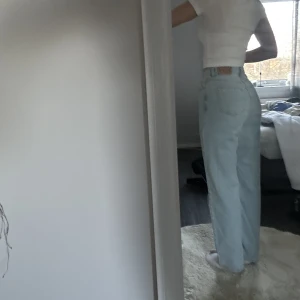 Jeans - Jeans från nakd. De är något stora i storleken. Jag är 170cm