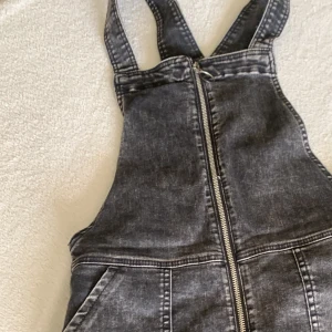 One set  - Den är i jätte bra skick bara inte min stil❤️