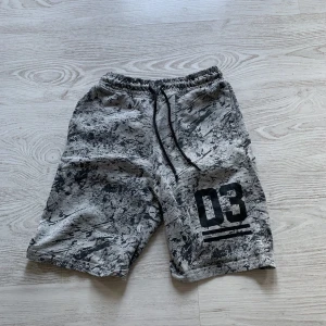 Hm shorts 10-12 år - Tre styckna hm shorts för 10-12 åringar 