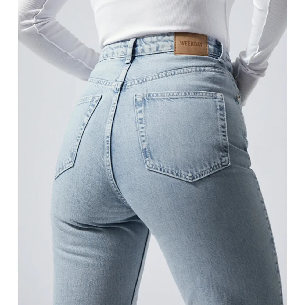 Jeans från weekday, formar rumpan as bra, storlek 36, köpta för 590 säljer för 300!. Jeans & Byxor.