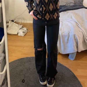 Jeans  - Svarta jeans från Monki! 🚨jag är 171/172🚨