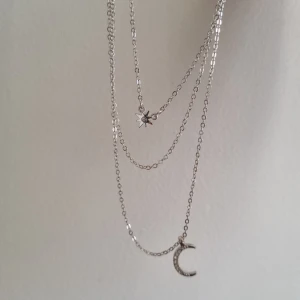 Smycke - Tre halspand i ett om man säger så. De sitter ihopp. Är amvänt en gång för de passar inte på mig.