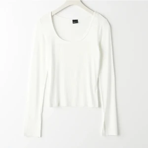 Långärmad topp - Bra skick, betalning sker via swish och köparen står för frakt 