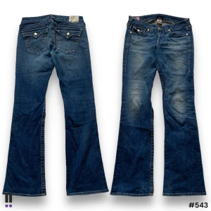 True Religion Jeans 543 - 💜Model: Becky 💜Tag: w30 💜Waist: 40cm 💜Inseam: 83cm 💜Outseam: 107cm 💜Leg opening: 23cm