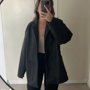 Skinnjacka  - Oversized skinnjacka, ordinarie precis 1000kr säljer för 200🤍