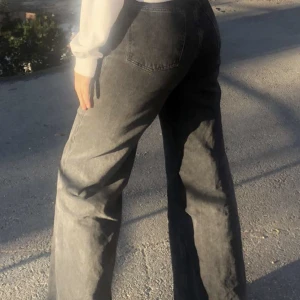 Jeans - Vida gråa jeans