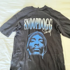 Graphic T-shirt  - Snop Dog Graphic T-shirt 