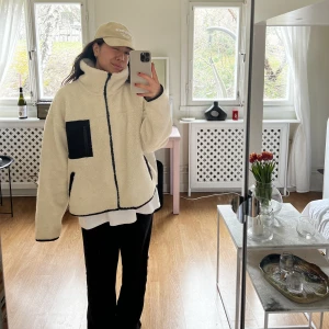 PILÉJACKA - Superfin pilejacka med hög hals!!! Fint skick