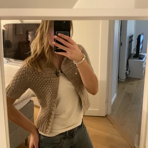 Bolero - Beige bolero 💕sitter bra på mig som vanligtvis har s/m