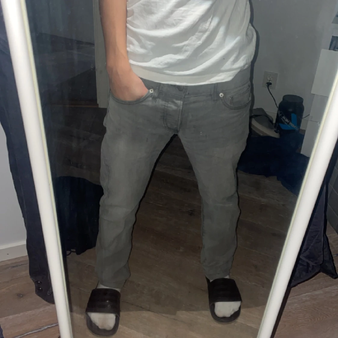 Gråa jeans 