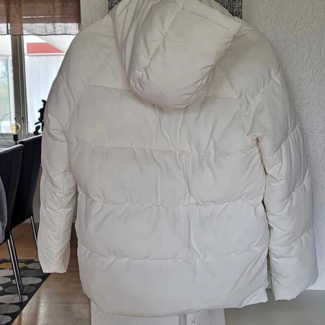 Vit pufferjacket från Monki - 90