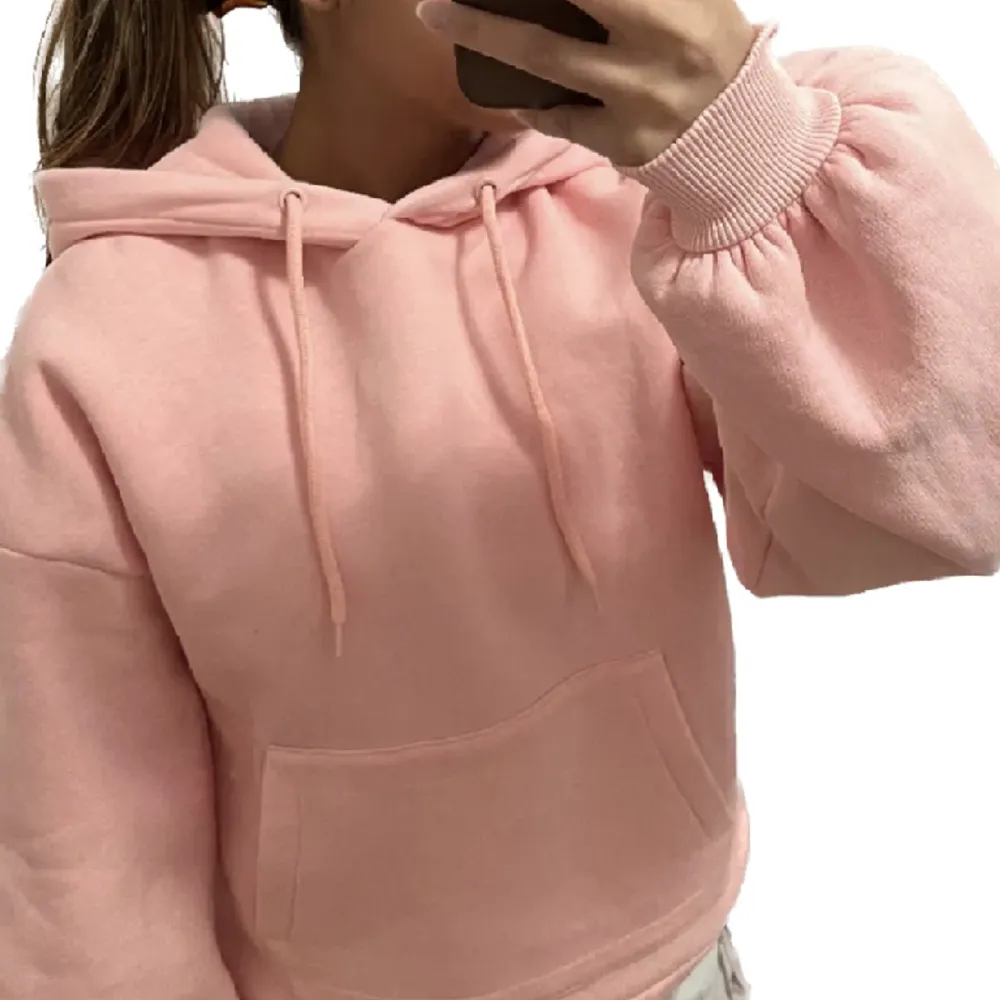 rosa hoodie med ballongärmar från NA-KD (Hanna Schönbergs kollektion) aldrig använd, dock en  omärkbar defekt efter tvätt, se bild 3!  !!Frakt tillkommer!! . Hoodies.