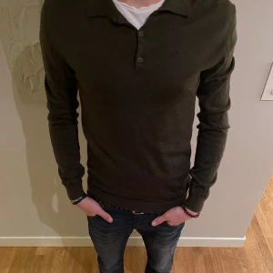 J.Lindeberg tröja - Säljer nu min J.linderberg tröja för den inte kommer till användning längre, skick 9/10”ny pris”1099kr”mitt pris”499kr”