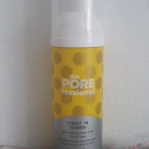 Benefit toner  - Ensast testad 1 gång men själv så tyckte jag inte om den! Därför säljer jag den. Fick den 1 dec 2023! 